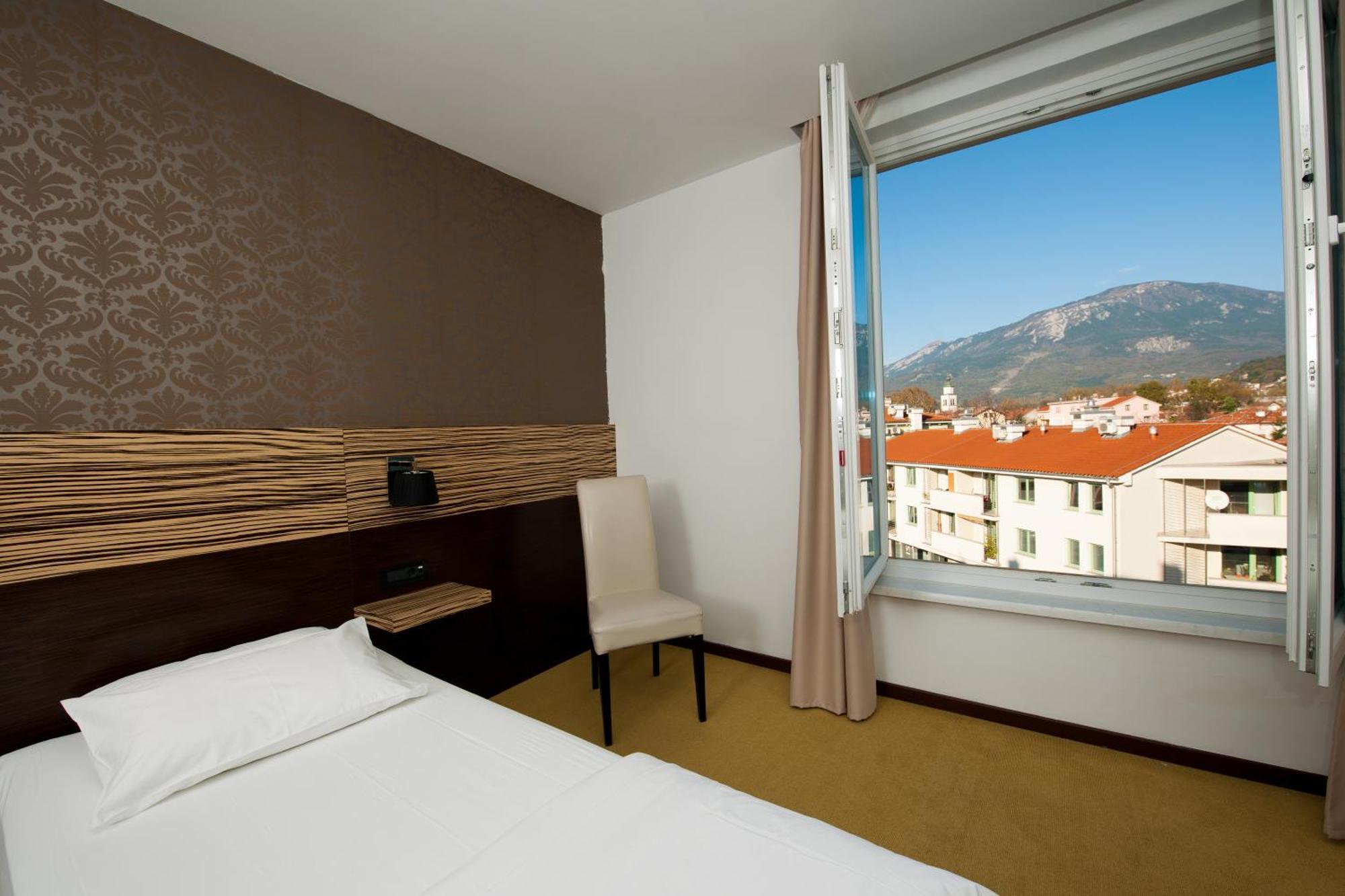 Gold Club Hotel & Casino Ajdovščina Szoba fotó